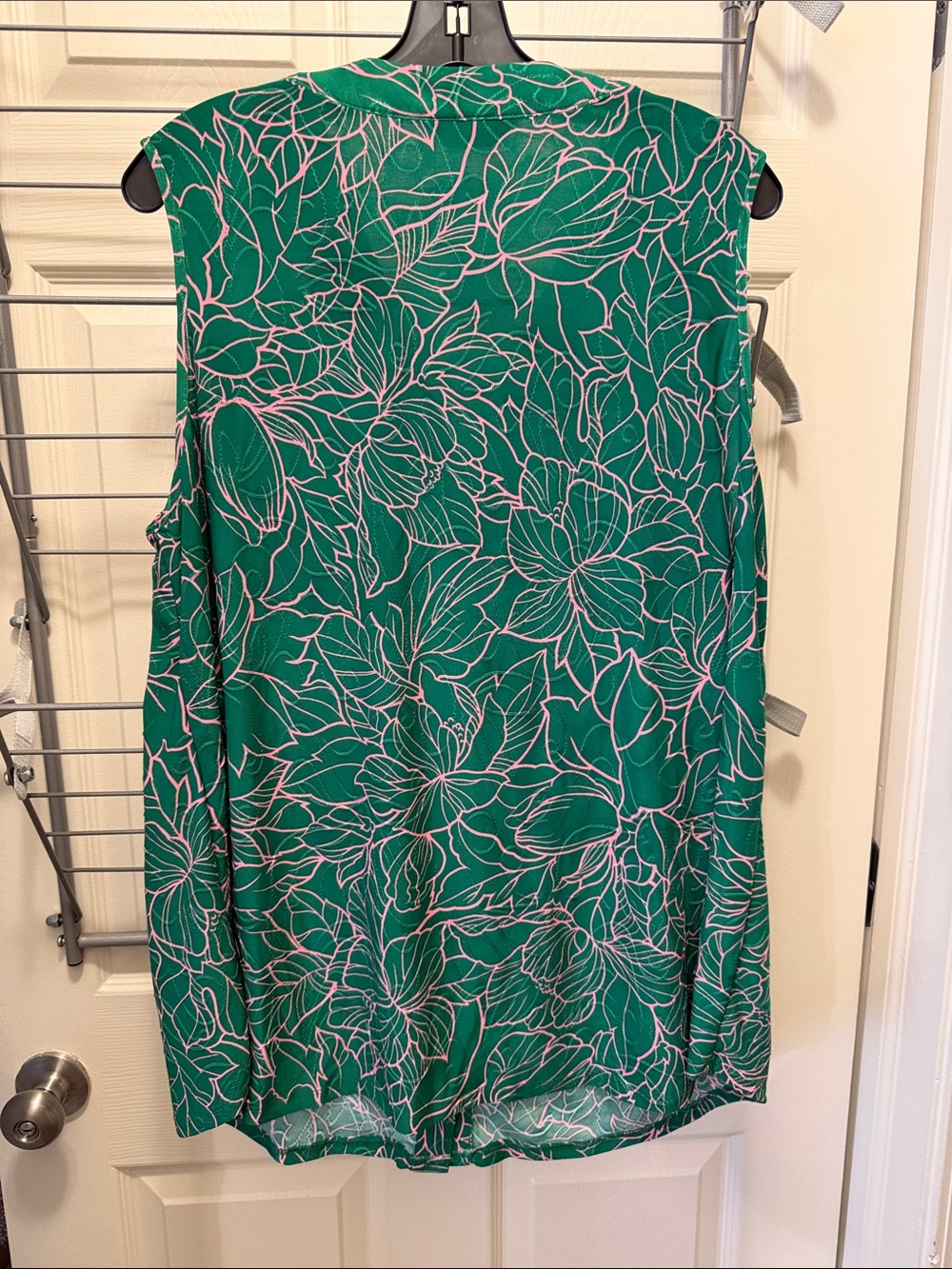 Green Floral Sleeveless Button-Front Blouse - Picture 4 of 5